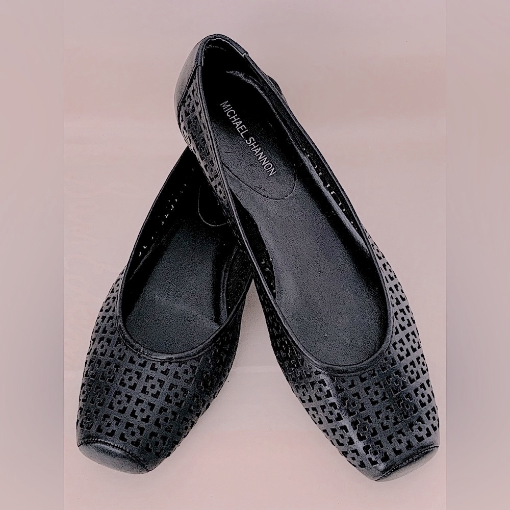 Michael Shannon Dilly ballet flats, black, size 9M. Ballet pointe shoe toe area.